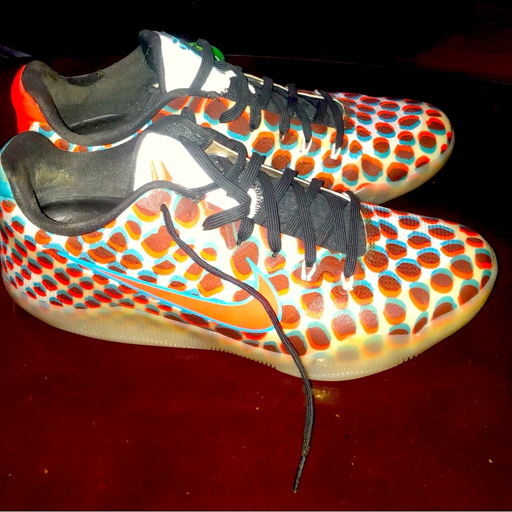 NikeKobe 11’s doesn’t come w/ original box shoes previously inspected by StockX